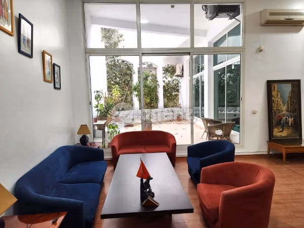 Ufficio da acquistare a Palmier. Superficie totale 83 m². Con ascensore e terrazzo