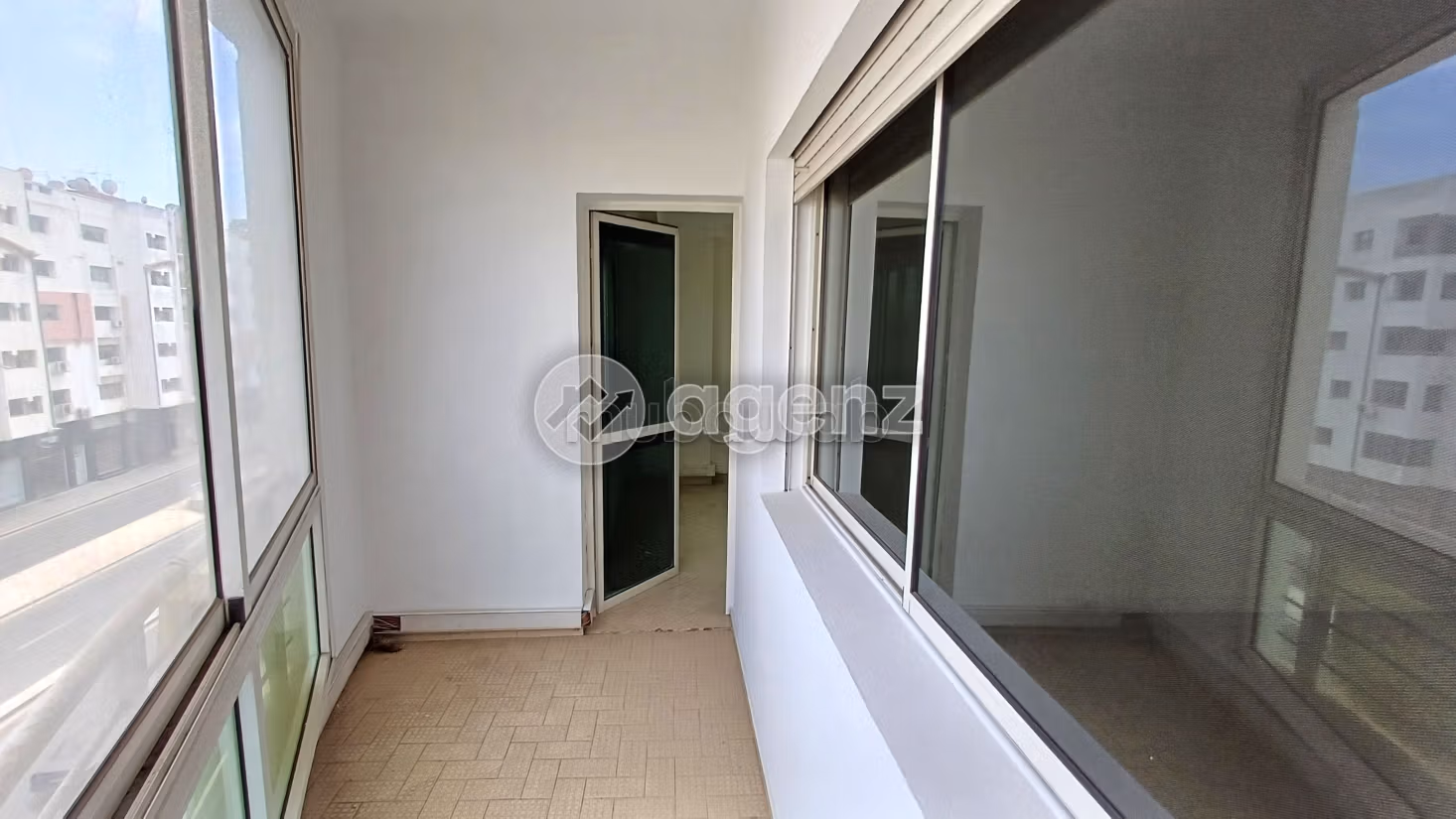 Ufficio da acquistare a Burger. Superficie di 129 m². Ascensore e posto auto