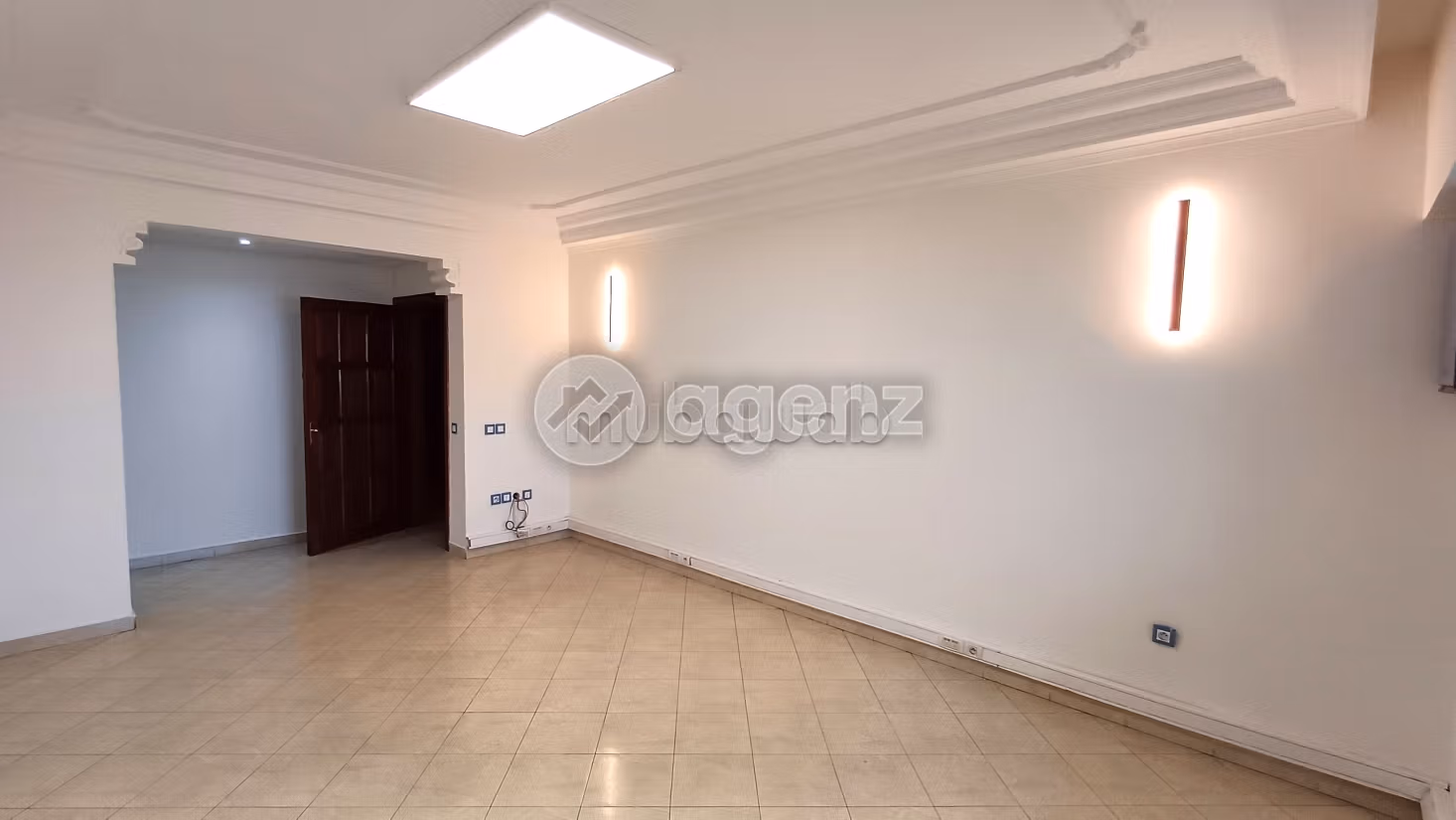 Ufficio da acquistare a Burger. Superficie di 129 m². Ascensore e posto auto