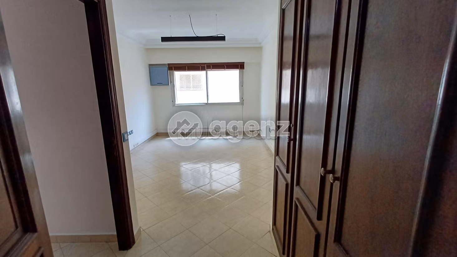 Ufficio da acquistare a Burger. Superficie di 129 m². Ascensore e posto auto