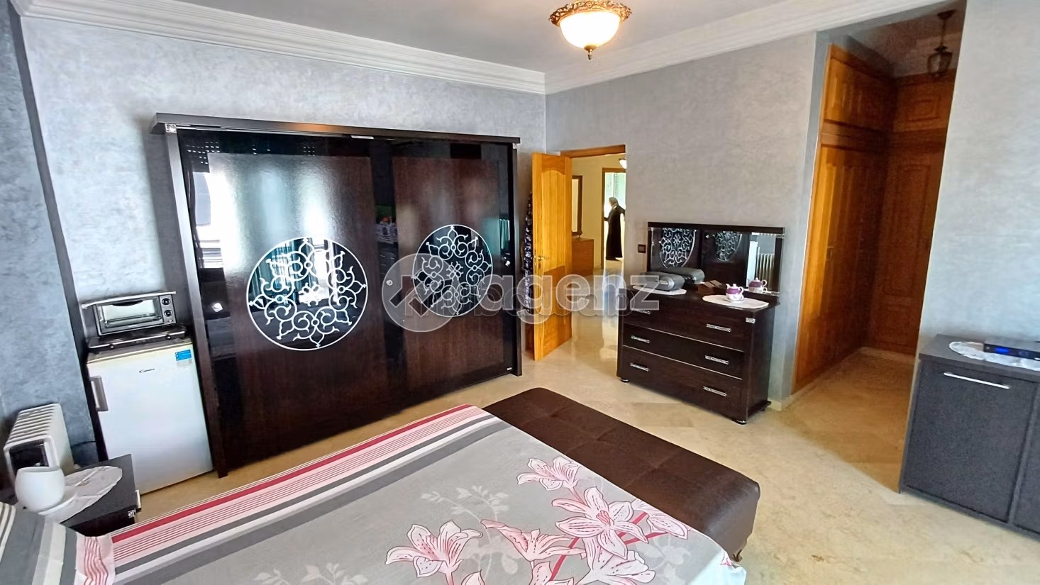 Vendita villa di lusso a Sidi Maarouf. 5 camere. Splendido giardino e comodo posto auto