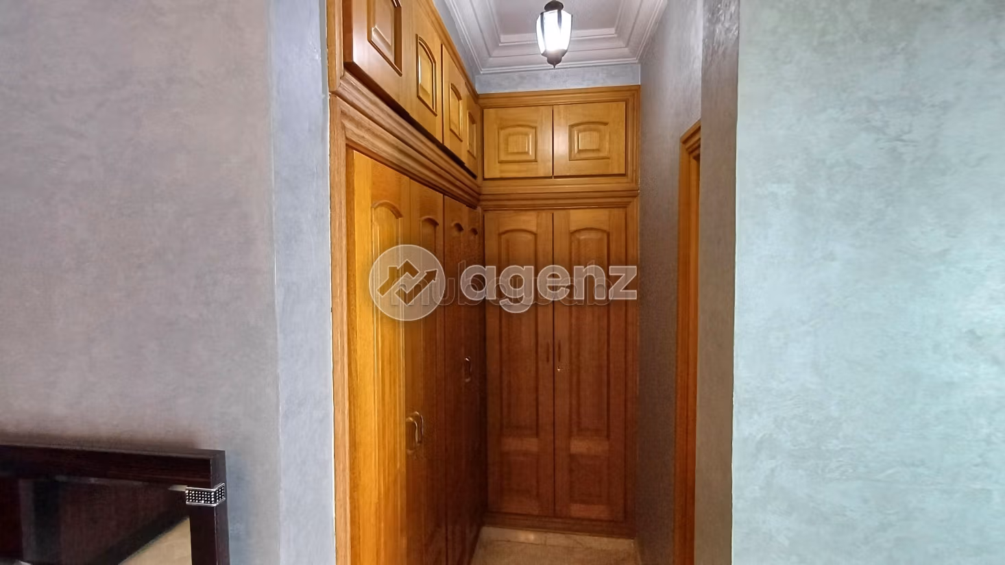 Vendita villa di lusso a Sidi Maarouf. 5 camere. Splendido giardino e comodo posto auto