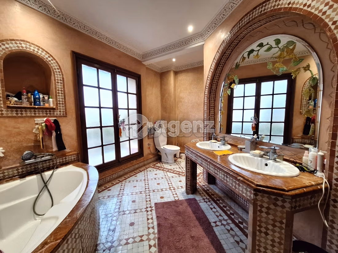 Luxury home for sale in Anfa Supérieur. 5 rooms. Private garden, Cellar
