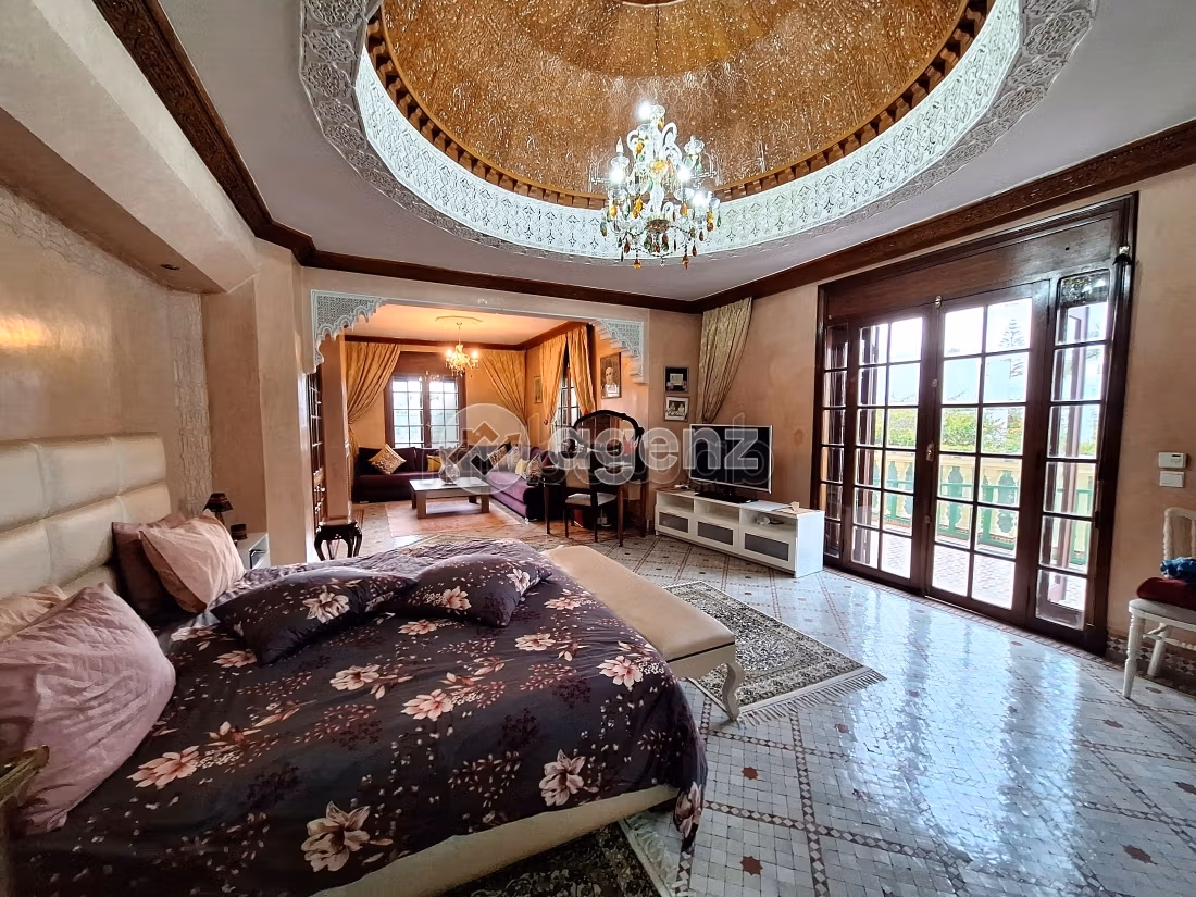 Luxury home for sale in Anfa Supérieur. 5 rooms. Private garden, Cellar
