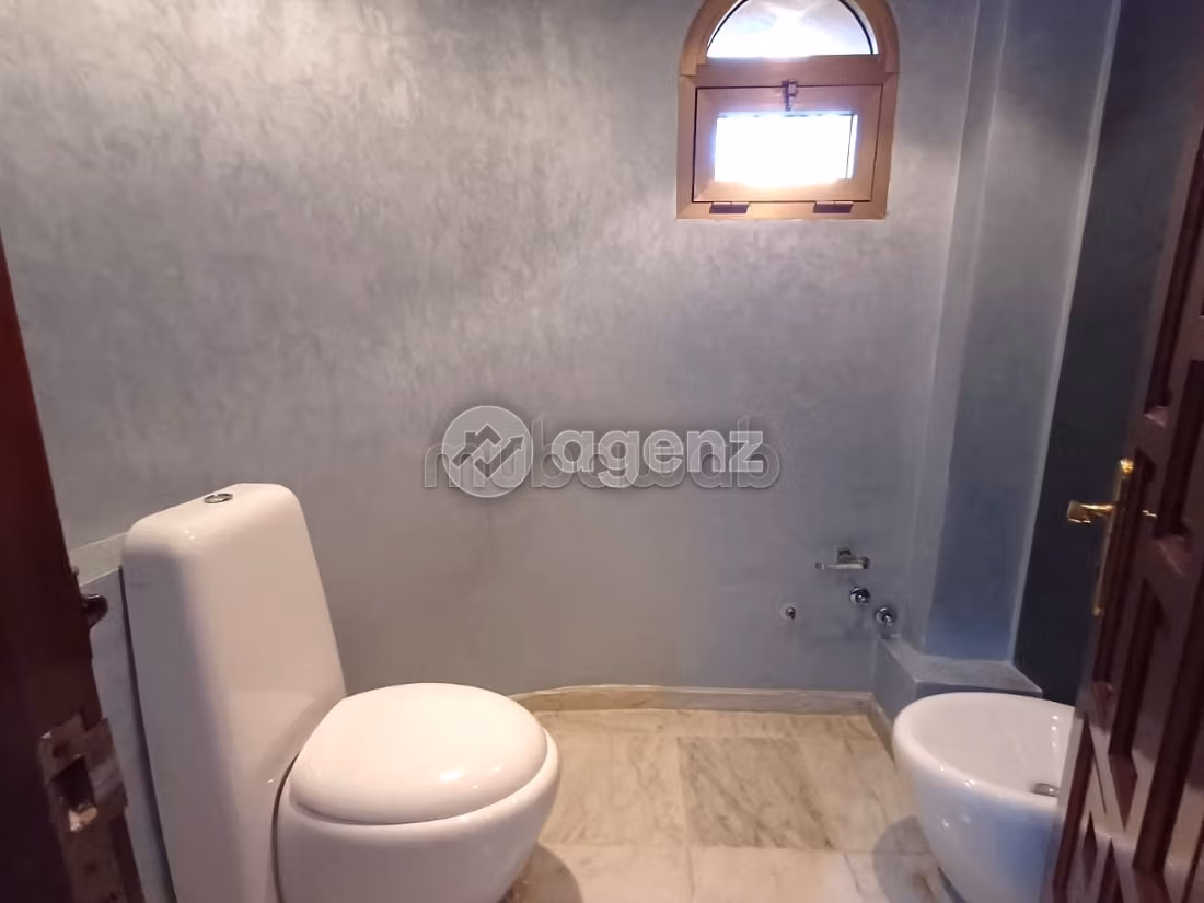 Villa's en luxe woningen kopen in Sidi Maarouf. Totale oppervlakte 600 m². Garage en terras