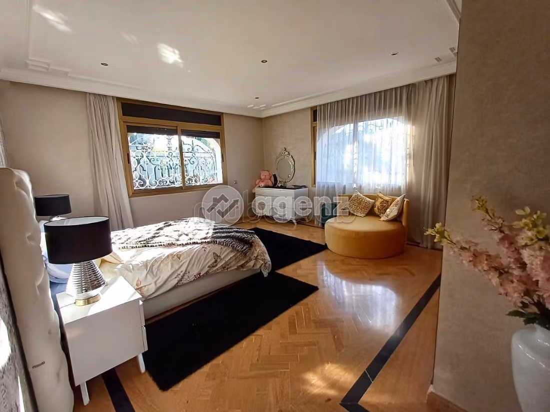 Villa's en luxe woningen kopen in Sidi Maarouf. Totale oppervlakte 600 m². Garage en terras