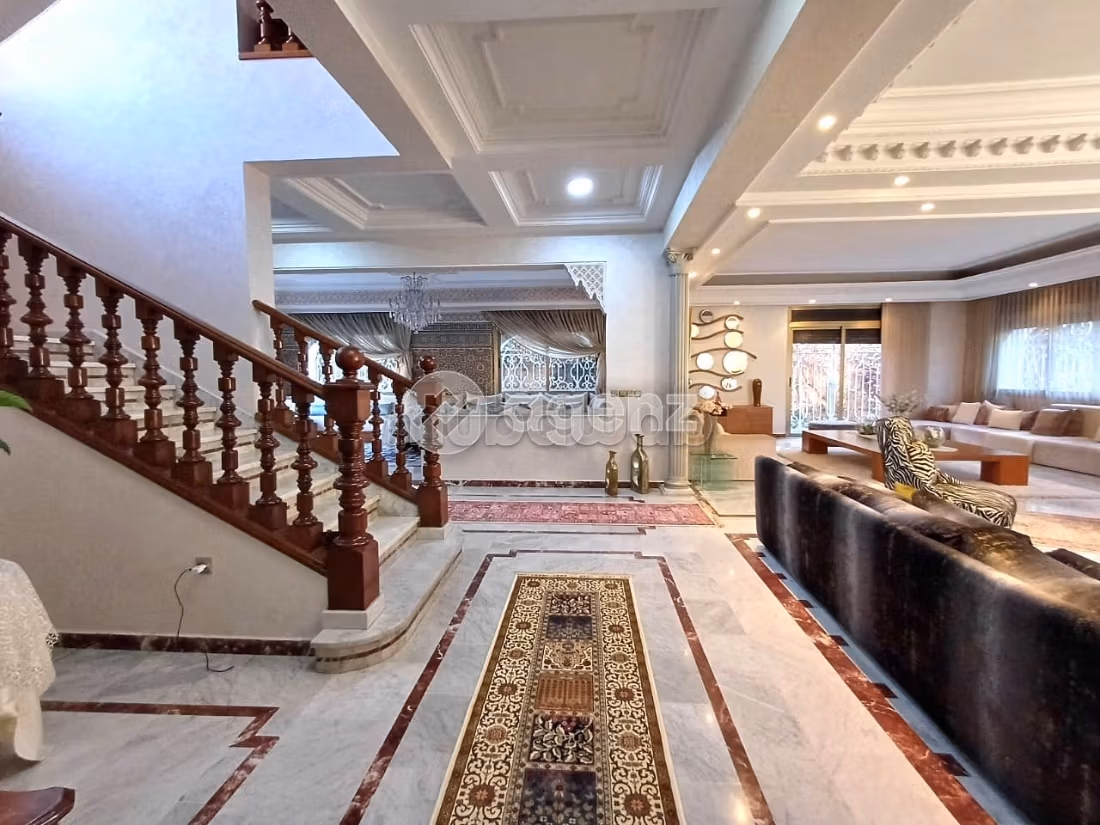Villa's en luxe woningen kopen in Sidi Maarouf. Totale oppervlakte 600 m². Garage en terras