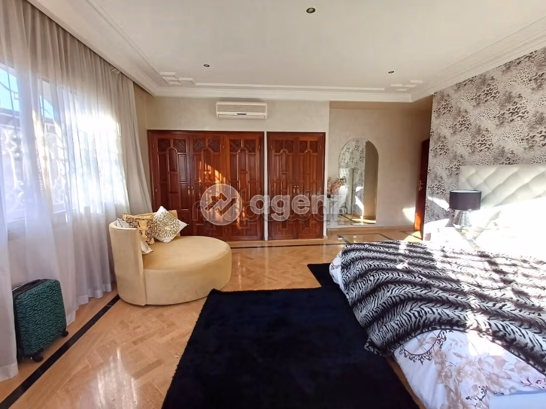 Villa's en luxe woningen kopen in Sidi Maarouf. Totale oppervlakte 600 m². Garage en terras