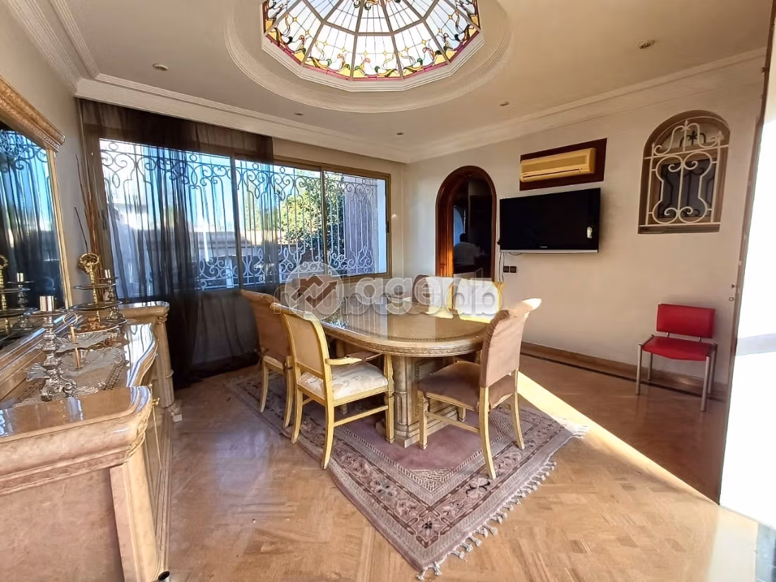 Villa's en luxe woningen kopen in Sidi Maarouf. Totale oppervlakte 600 m². Garage en terras