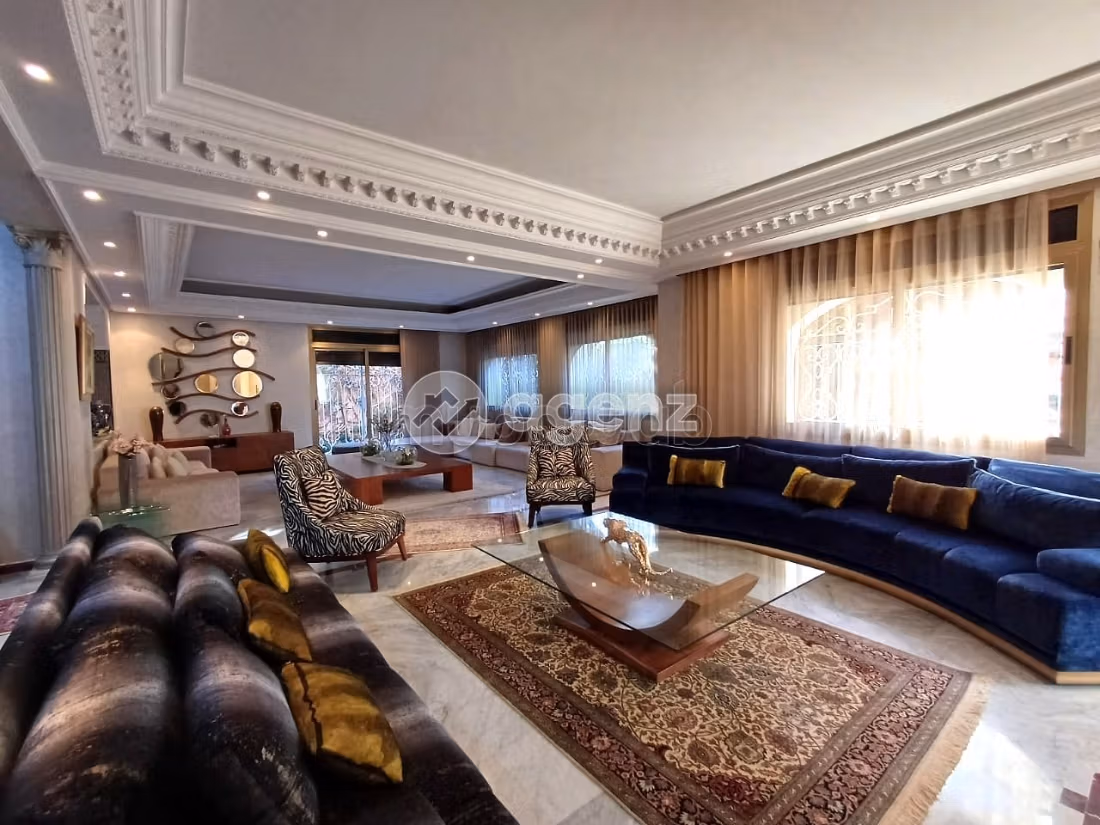 Villa's en luxe woningen kopen in Sidi Maarouf. Totale oppervlakte 600 m². Garage en terras