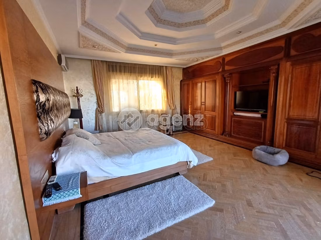Villa's en luxe woningen kopen in Sidi Maarouf. Totale oppervlakte 600 m². Garage en terras