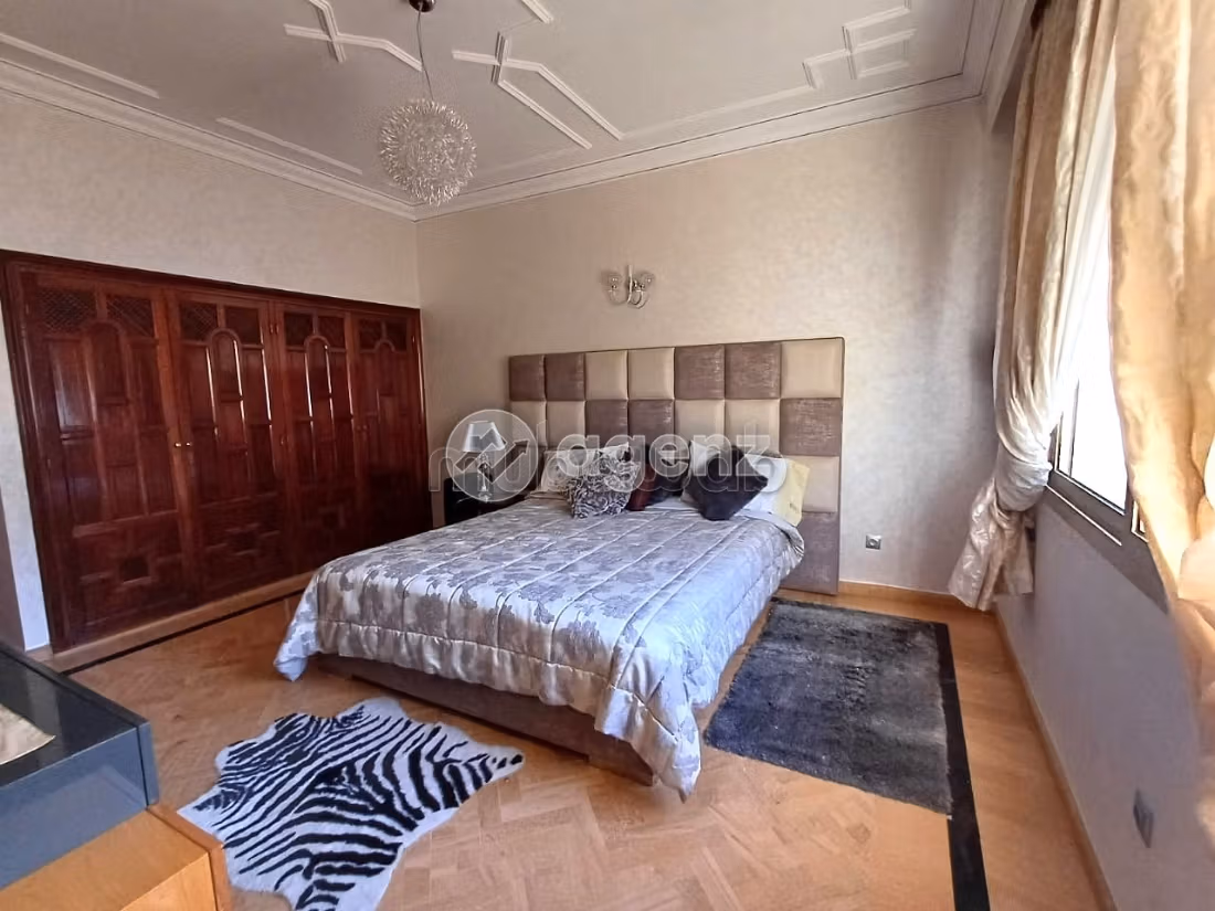 Villa's en luxe woningen kopen in Sidi Maarouf. Totale oppervlakte 600 m². Garage en terras