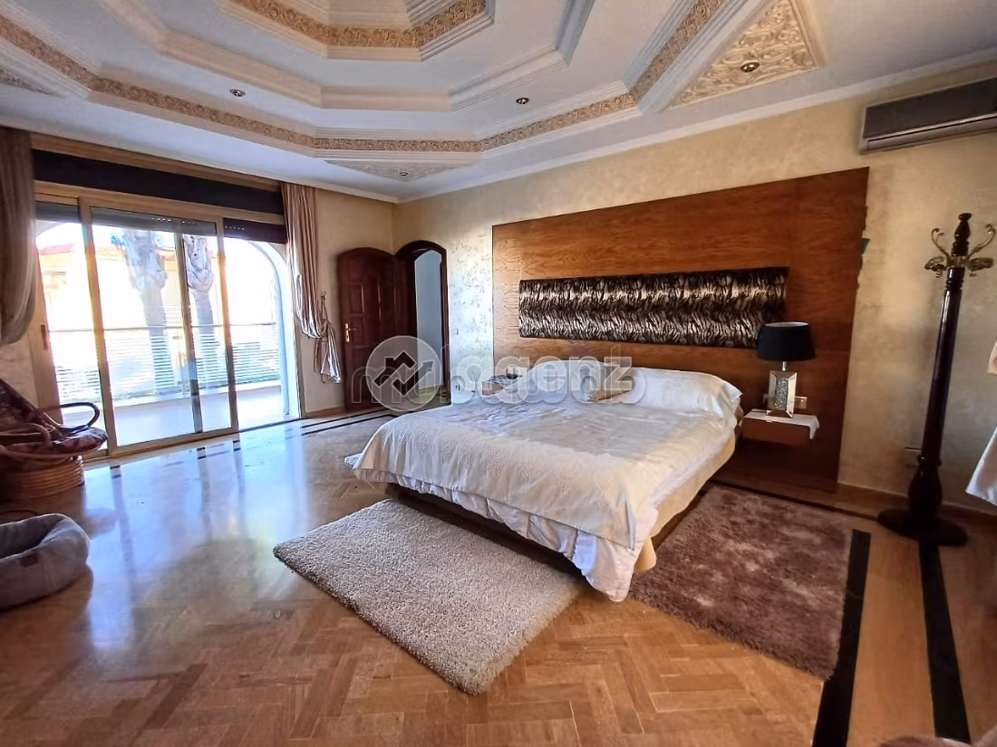 Villa's en luxe woningen kopen in Sidi Maarouf. Totale oppervlakte 600 m². Garage en terras