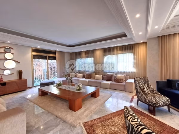 Villa's en luxe woningen kopen in Sidi Maarouf. Totale oppervlakte 600 m². Garage en terras