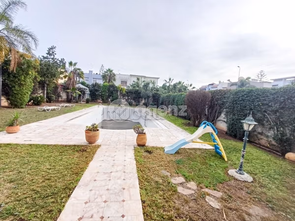 Luxury Villa for sale in Sidi Maarouf. 5 beautiful rooms. Parking spaces and beautiful garden