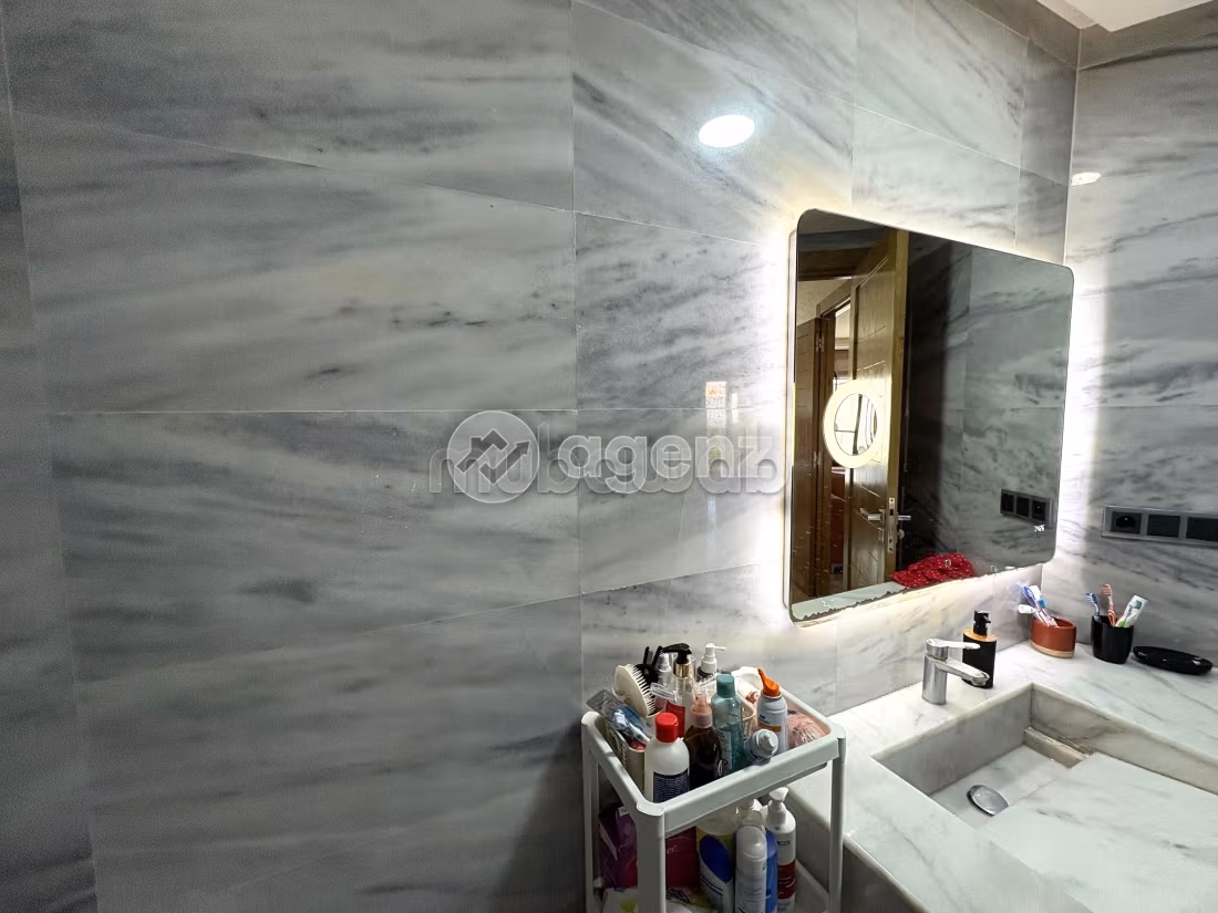 Sale of a lovely apartment in Riviera. Total area 106 m². Parking spaces and terrace