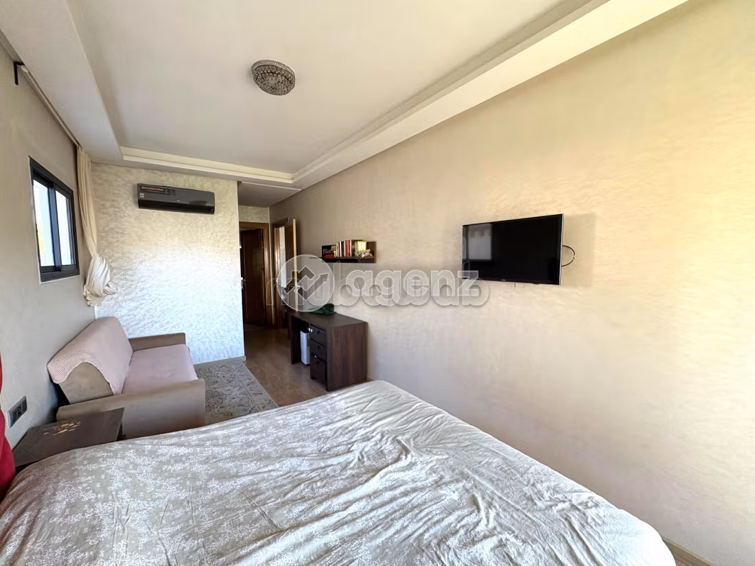 Sale of a lovely apartment in Riviera. Total area 106 m². Parking spaces and terrace