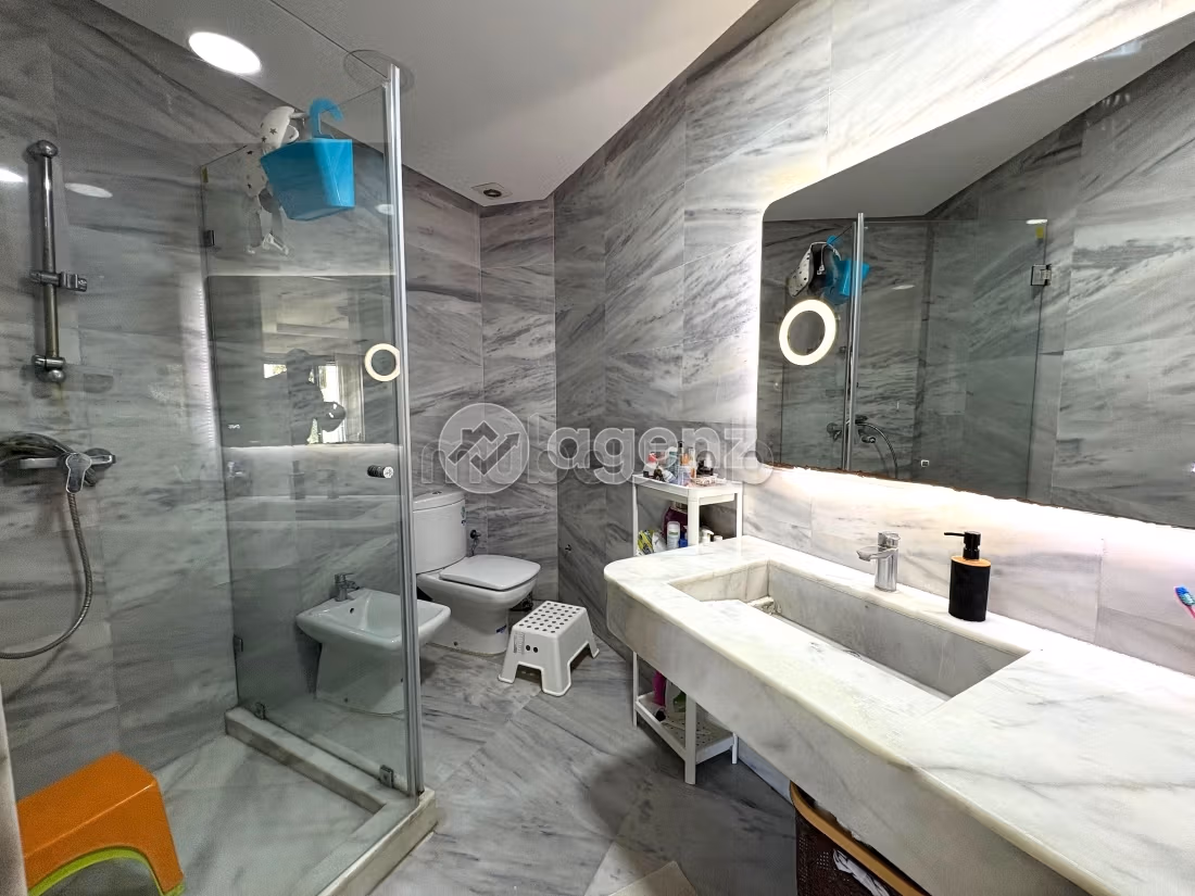Sale of a lovely apartment in Riviera. Total area 106 m². Parking spaces and terrace