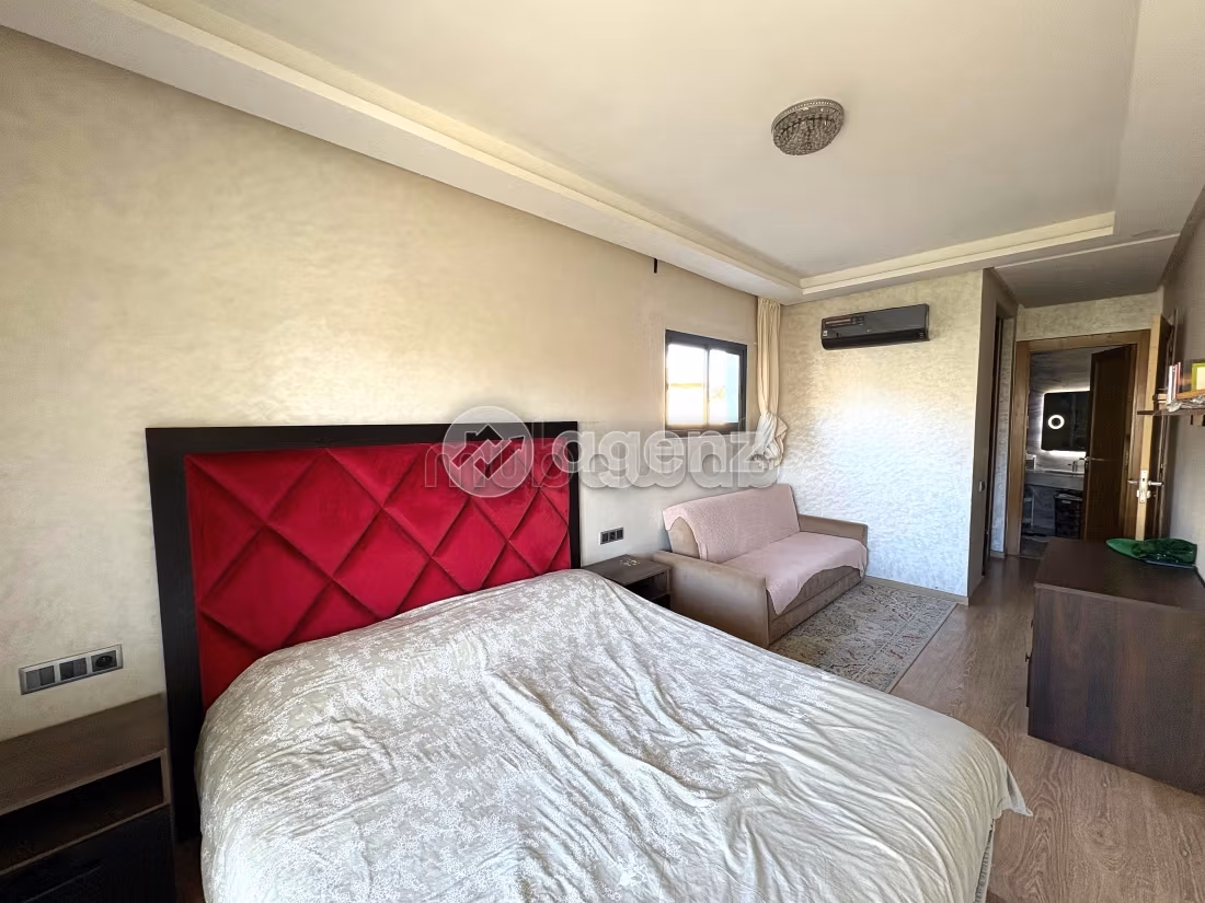 Sale of a lovely apartment in Riviera. Total area 106 m². Parking spaces and terrace
