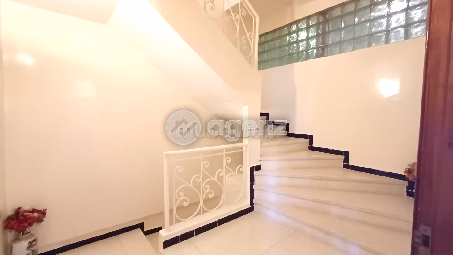 Fabulous house for sale in Sidi Maarouf. 5 lovely rooms. Parking spaces and terrace