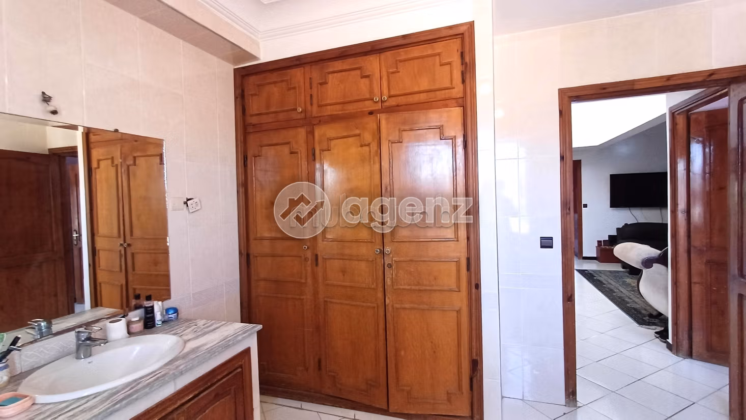 Fabulous house for sale in Sidi Maarouf. 5 lovely rooms. Parking spaces and terrace