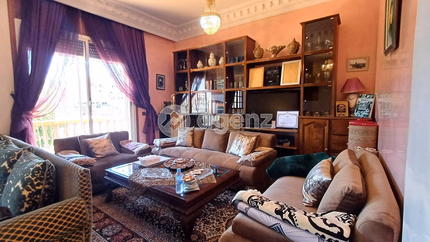 Fabulous house for sale in Sidi Maarouf. 5 lovely rooms. Parking spaces and terrace
