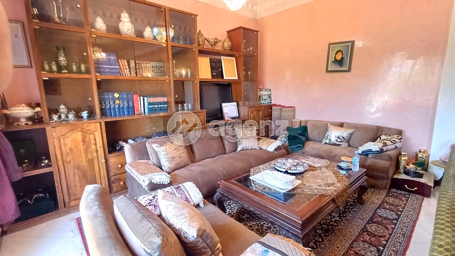 Fabulous house for sale in Sidi Maarouf. 5 lovely rooms. Parking spaces and terrace