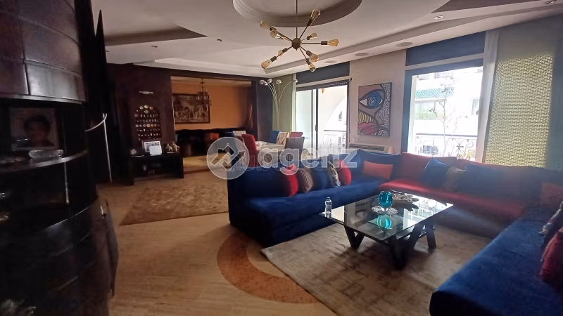 Fabulous apartment for sale in Racine. Area 261 m². All comforts with fireplace and air conditioning