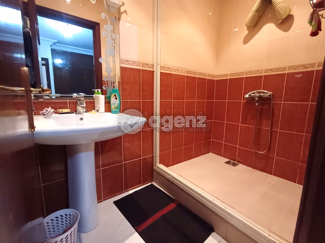 Apartment for sale in Les Hôpitaux. 3 beautiful rooms. With garage and lift