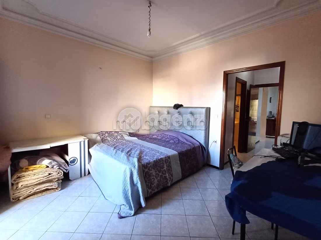 Apartment for sale in Les Hôpitaux. 3 beautiful rooms. With garage and lift