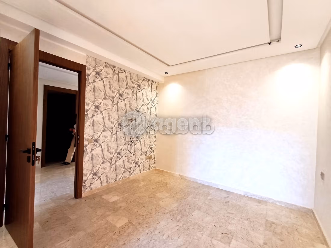 Apartment for sale. Dimension 87 m². With garage and lift
