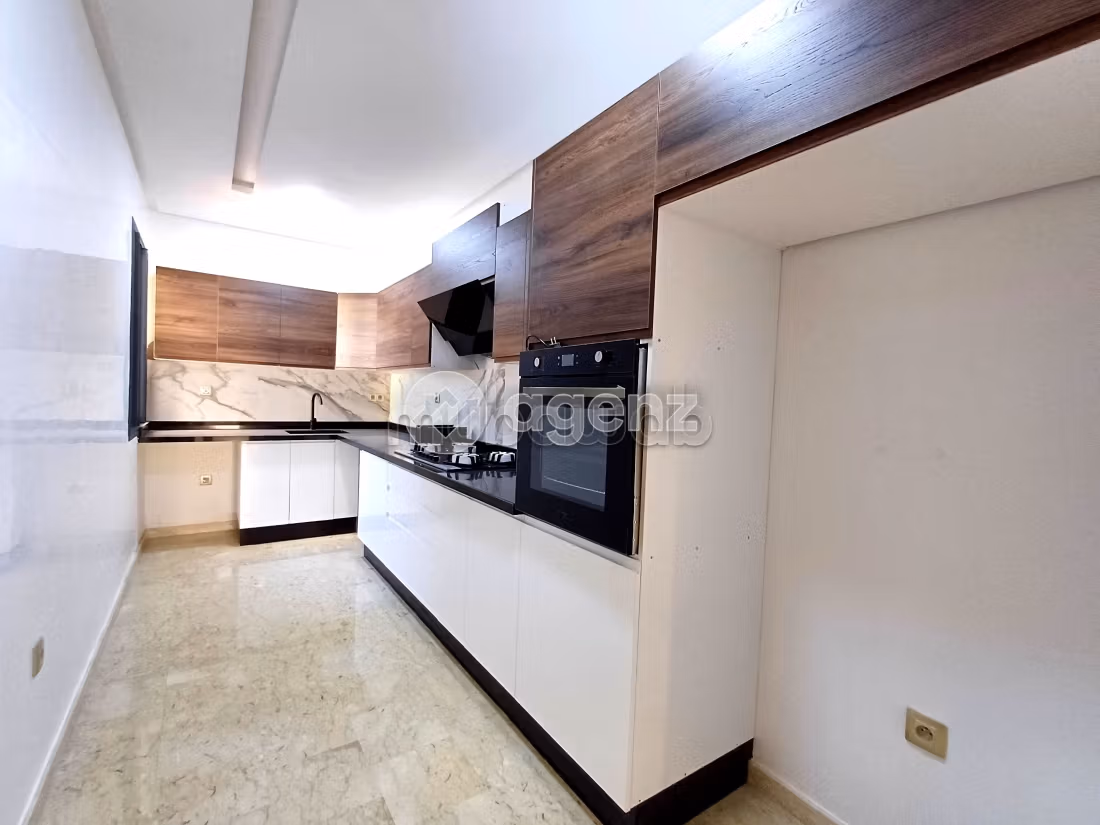 Apartment for sale. Dimension 87 m². With garage and lift