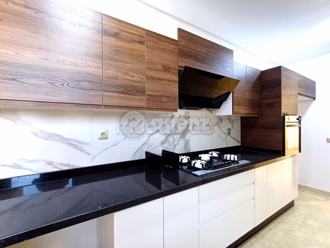 Apartment for sale. Dimension 87 m². With garage and lift