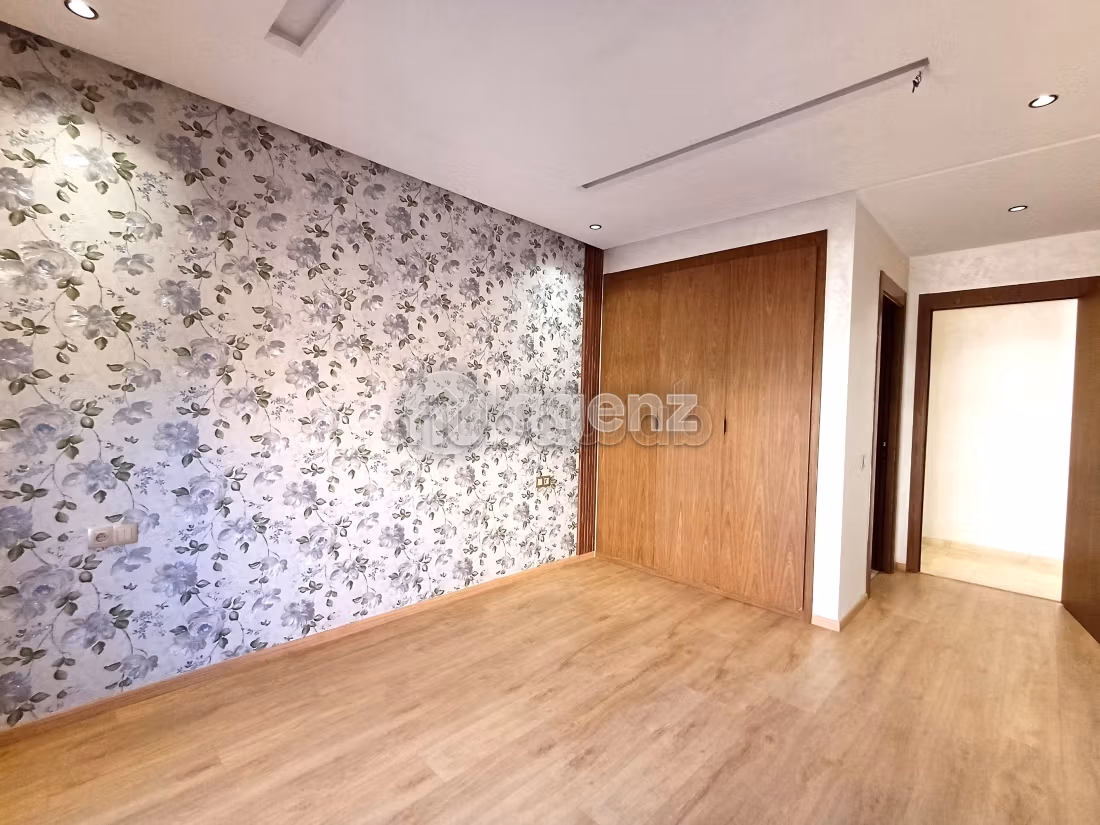 Apartment for sale. Dimension 87 m². With garage and lift