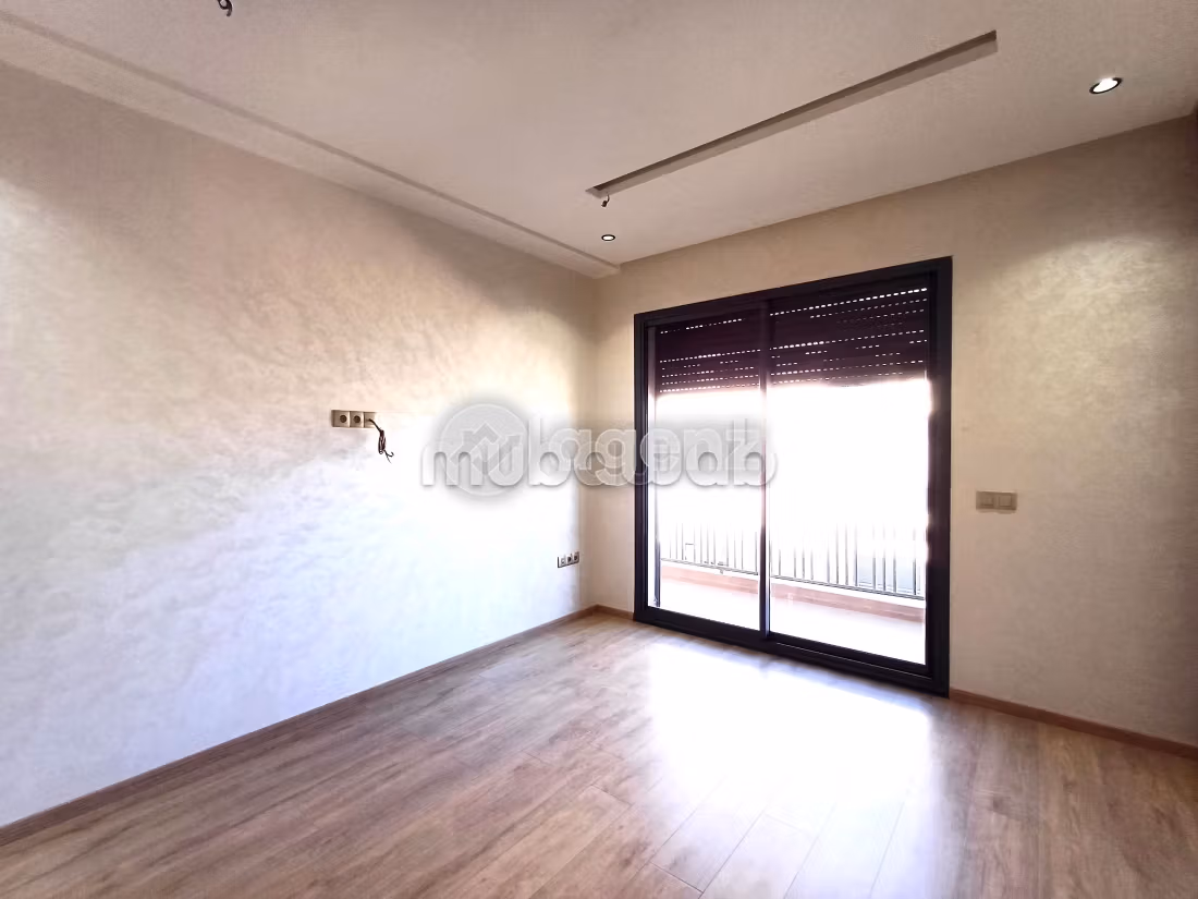 Apartment for sale. Dimension 87 m². With garage and lift