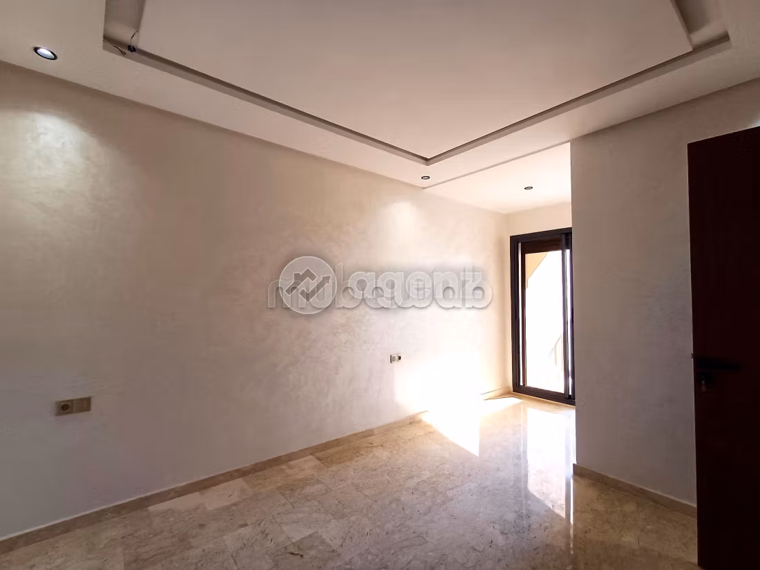 Apartment for sale. Dimension 87 m². With garage and lift