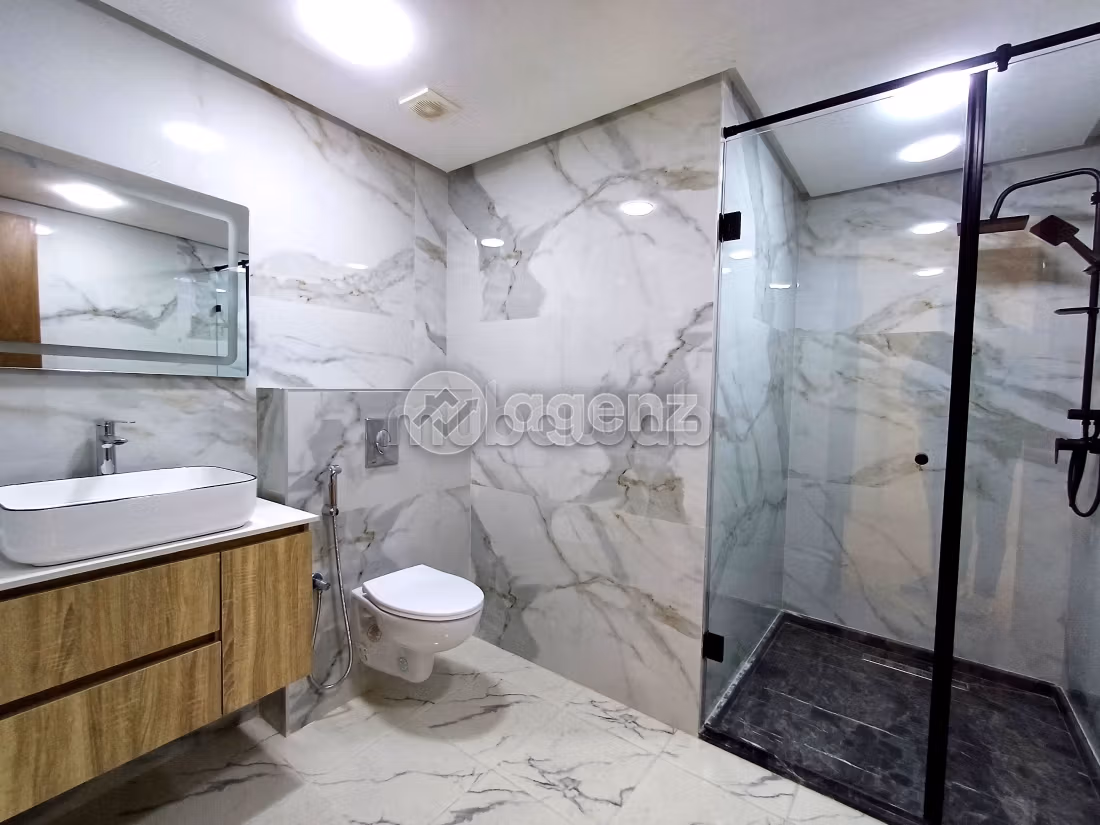 Apartment for sale. Dimension 87 m². With garage and lift