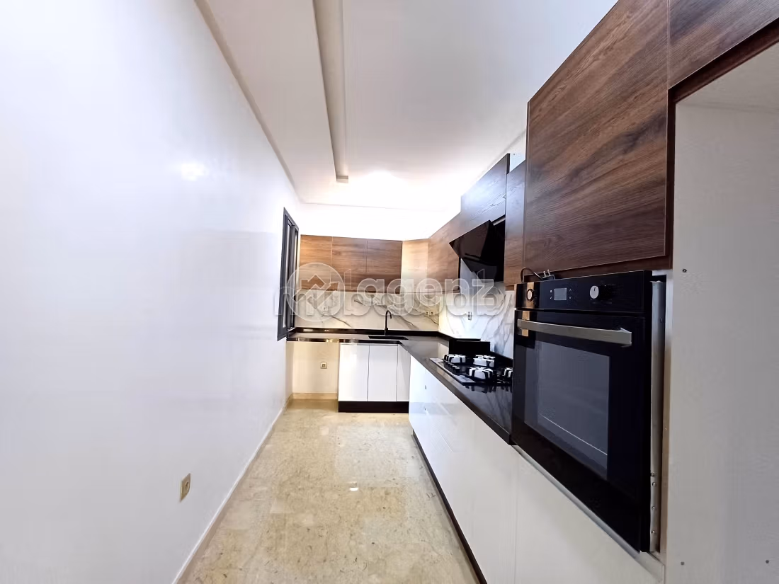 Apartment for sale. Dimension 87 m². With garage and lift