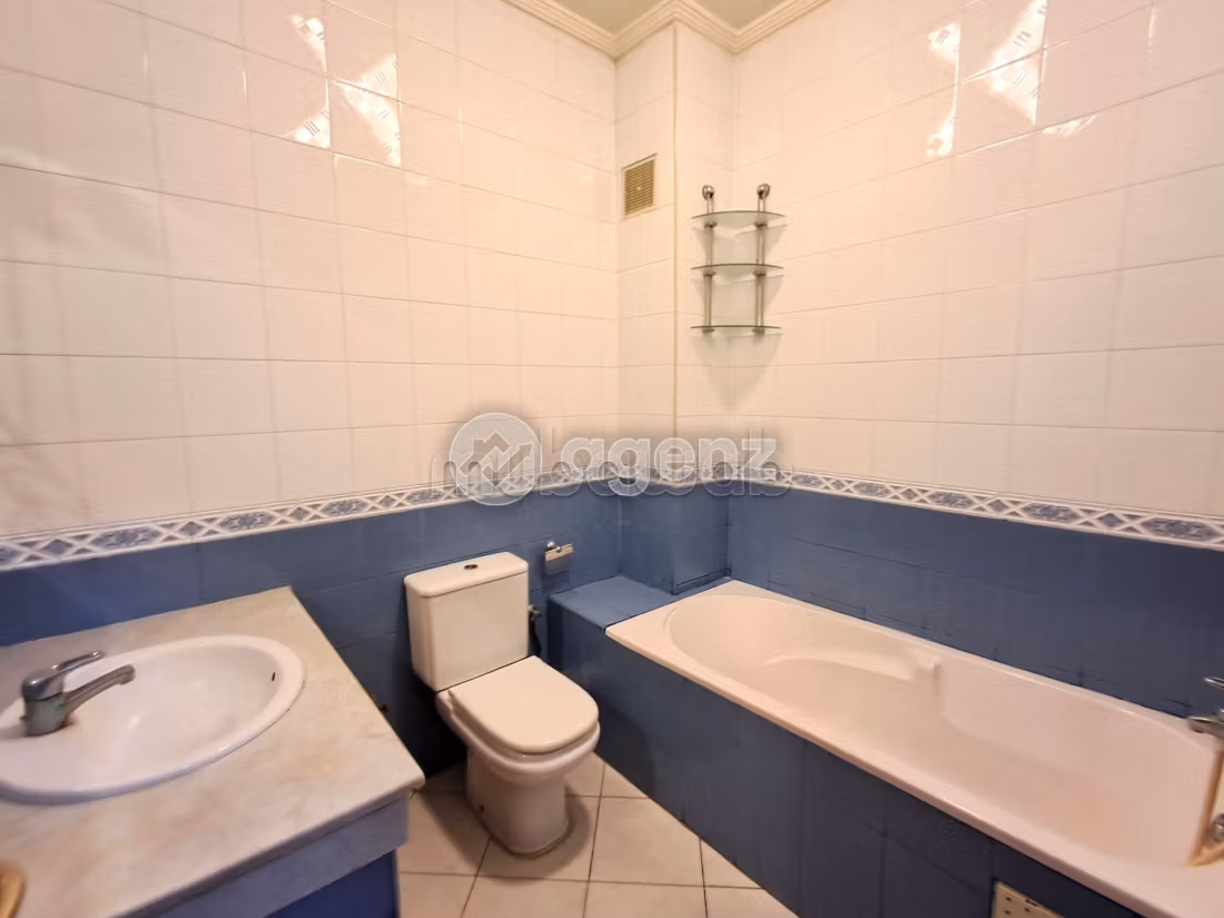Sell apartment in Les Hôpitaux. Total area 165 m². With lift and terrace