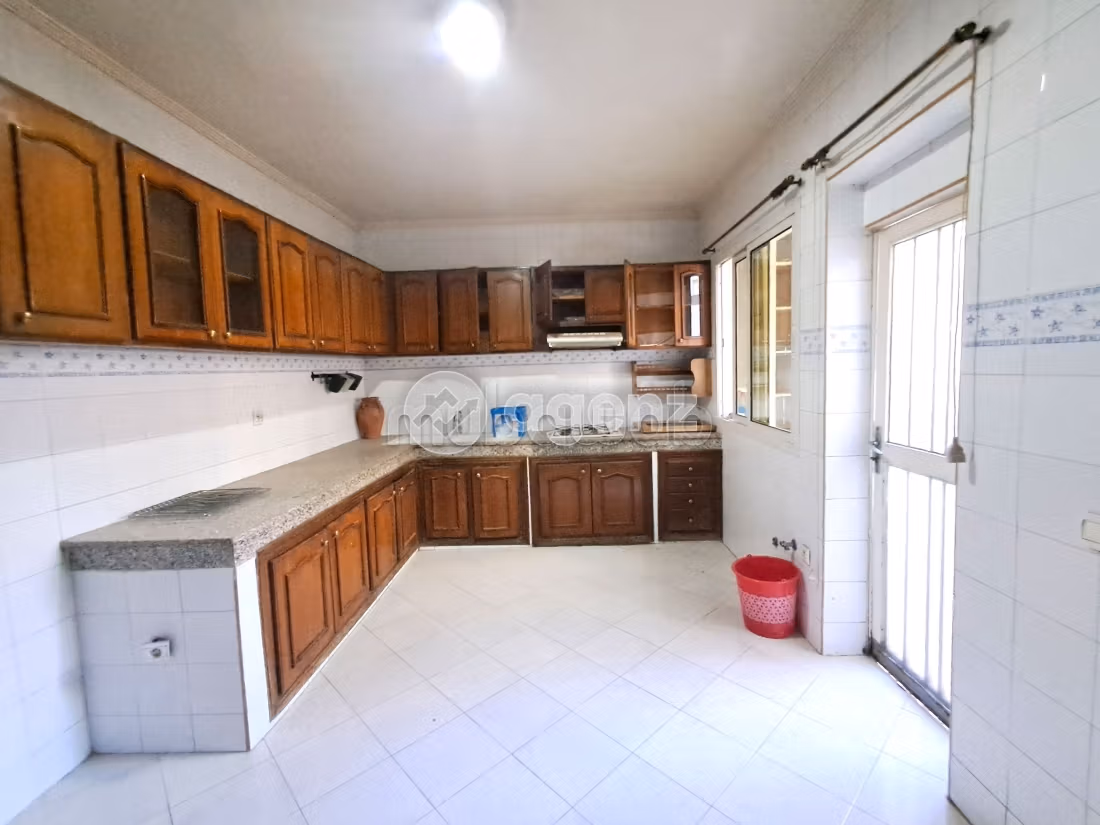 Sell apartment in Les Hôpitaux. Total area 165 m². With lift and terrace
