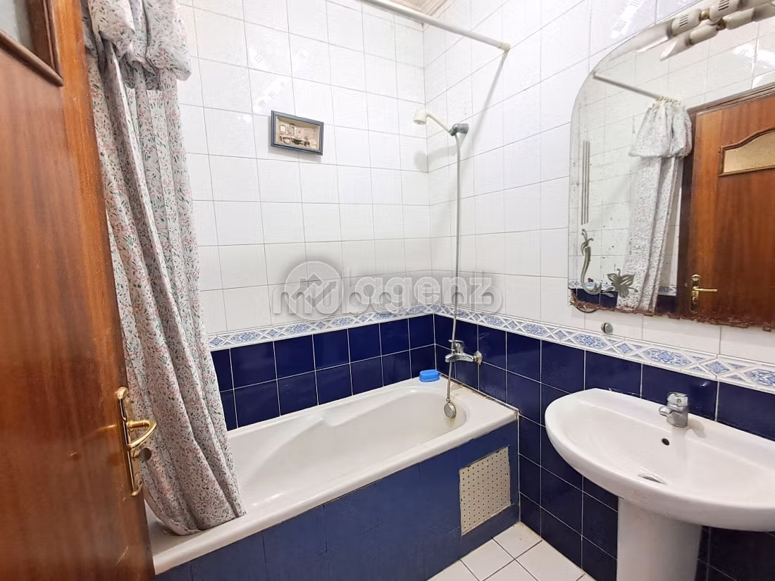 Sell apartment in Les Hôpitaux. Total area 165 m². With lift and terrace