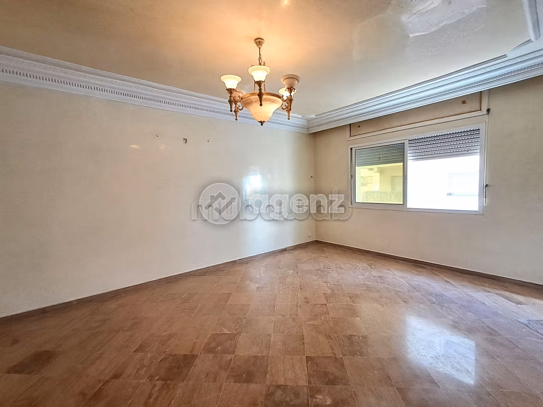 Sell apartment in Les Hôpitaux. Total area 165 m². With lift and terrace