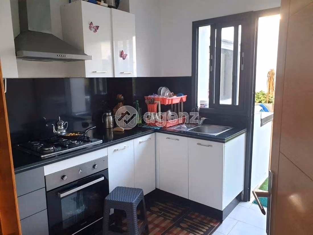 Bonito piso en venta en Laymoune. Superficie 121 m². Sin ascensor, gran terraza