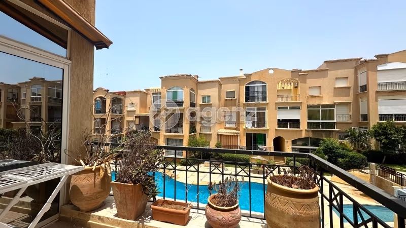 Piso en venta. Dimensión 90 m². Parking y terraza