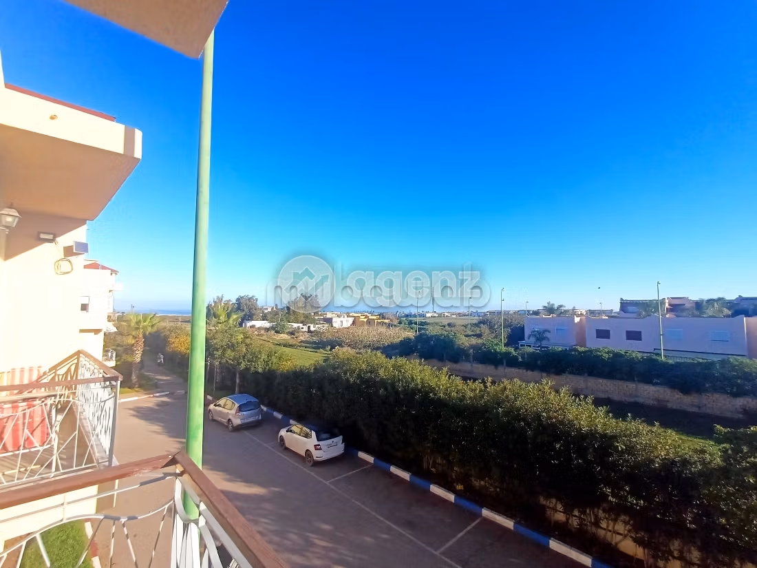 شقة رائعة للبيع ببرشيد. 2 غرف جميلة. مع المرآب والمصعد