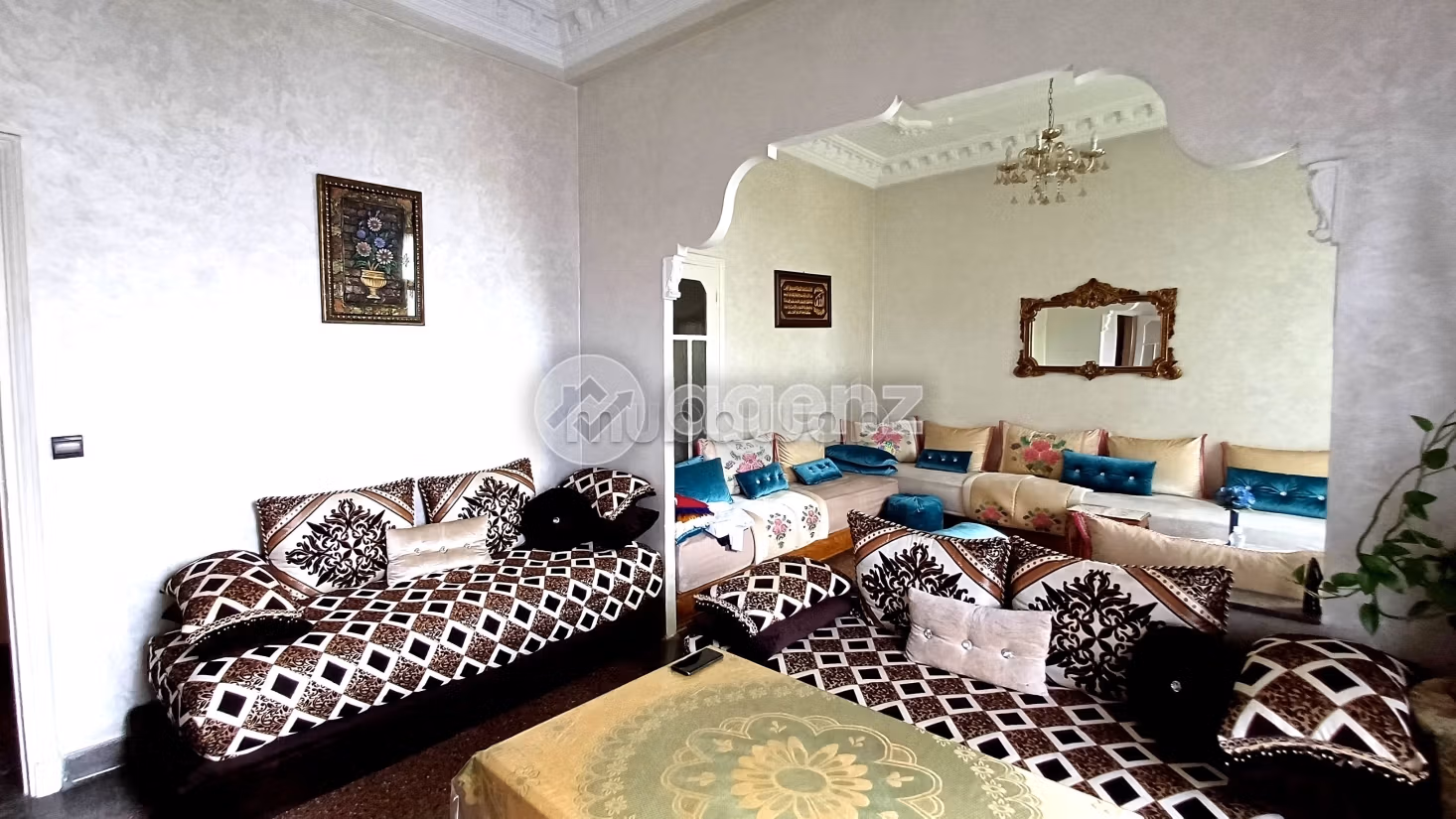 Piso en venta en Maârif. 2 dormitorios. Balcón grande
