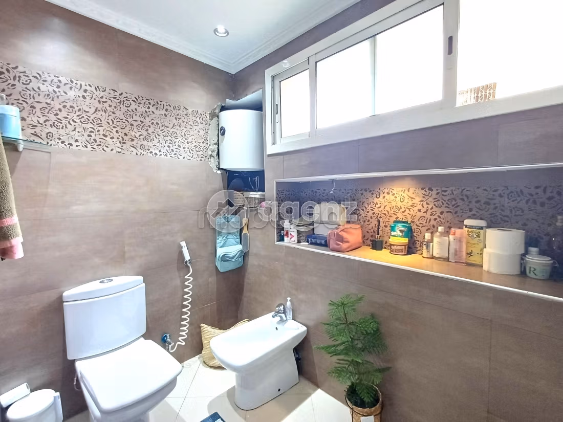 Beautiful apartment for sale in Beauséjour. Area of 146 m². With Lift, Carpark