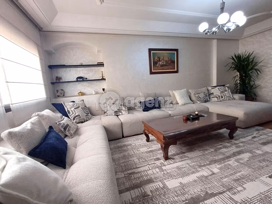 Beautiful apartment for sale in Beauséjour. Area of 146 m². With Lift, Carpark