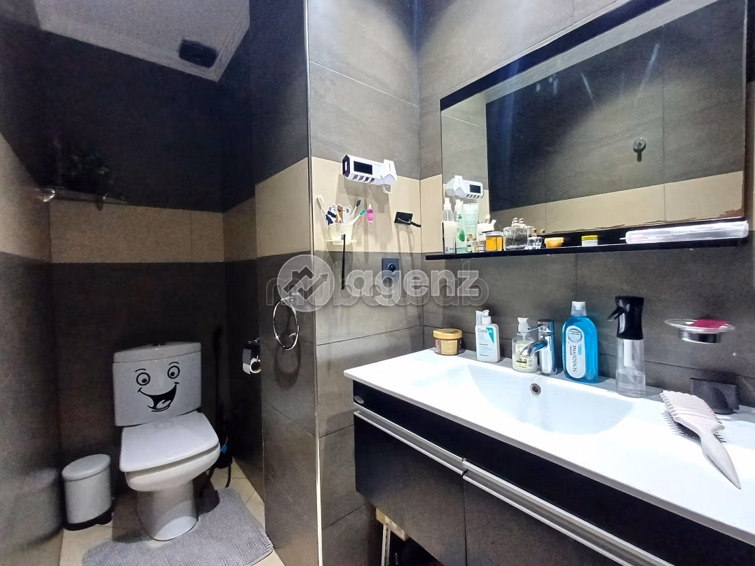 Beautiful apartment for sale in Beauséjour. Area of 146 m². With Lift, Carpark