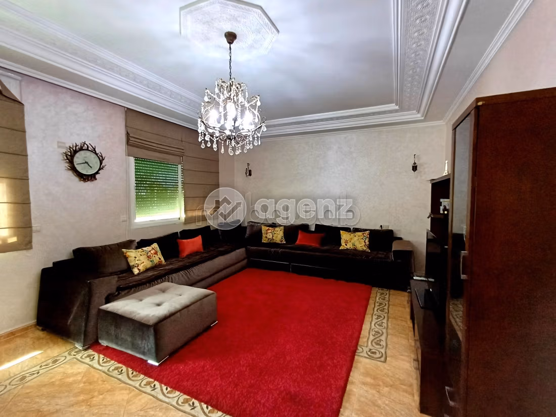 Suntuosa villa en venta en Hamria. 4 dormitorios. Parking y jardin